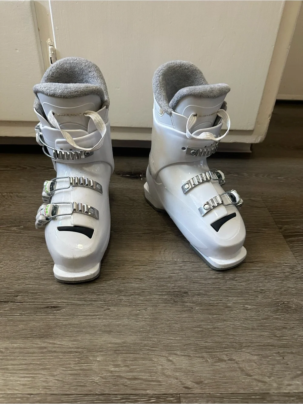 Rossignol Kids White Ski Boots with Gray Liner